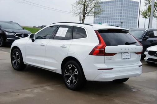 2022 Volvo XC60 B5 Momentum