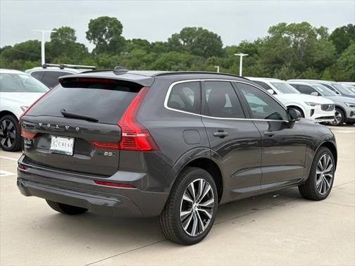2022 Volvo XC60 B5 Momentum