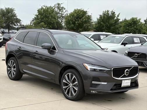 2022 Volvo XC60 B5 Momentum
