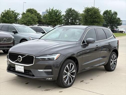 2022 Volvo XC60 B5 Momentum