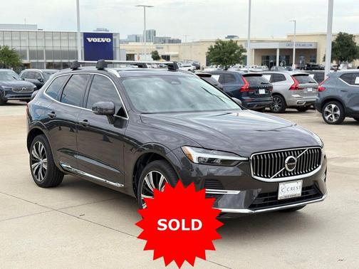 Platinum Gray Metallic 2023 Volvo XC60 B5 Plus Bright Theme