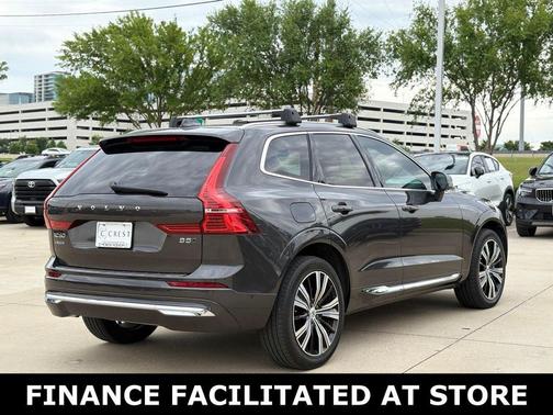 Platinum Gray Metallic 2023 Volvo XC60 B5 Plus Bright Theme