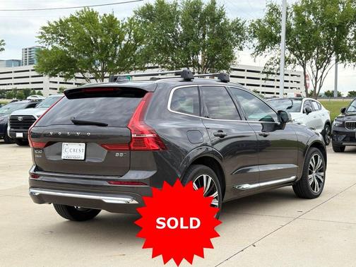 Platinum Gray Metallic 2023 Volvo XC60 B5 Plus Bright Theme
