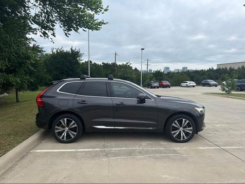 Platinum Gray Metallic 2023 Volvo XC60 B5 Plus Bright Theme