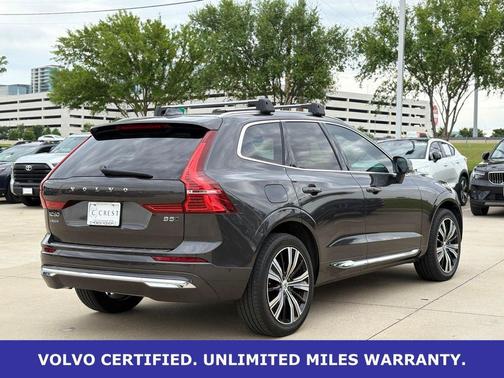 Platinum Gray Metallic 2023 Volvo XC60 B5 Plus Bright Theme