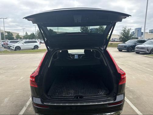 Platinum Gray Metallic 2023 Volvo XC60 B5 Plus Bright Theme