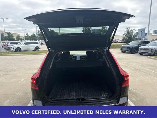 Platinum Gray Metallic 2023 Volvo XC60 B5 Plus Bright Theme