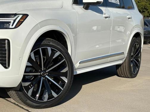 Crystal White 2026 Volvo XC90 B6 Ultra 7-Seater