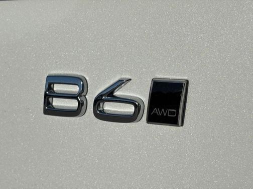 Crystal White 2026 Volvo XC90 B6 Ultra 7-Seater