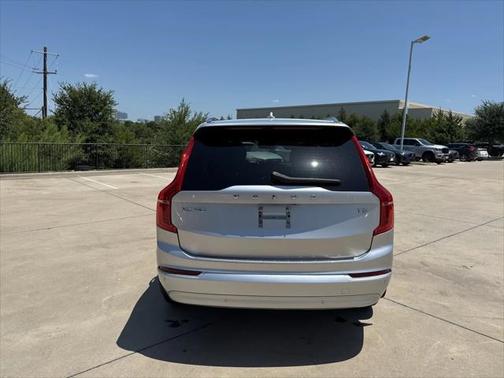 2022 Volvo XC90 T5 Momentum