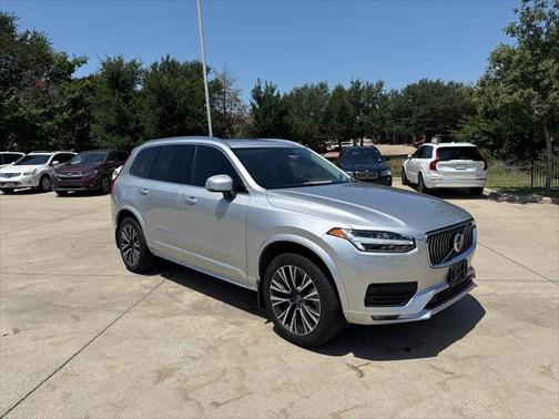2022 Volvo XC90 T5 Momentum
