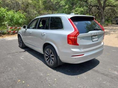 2022 Volvo XC90 T5 Momentum