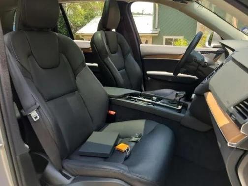 2022 Volvo XC90 T5 Momentum