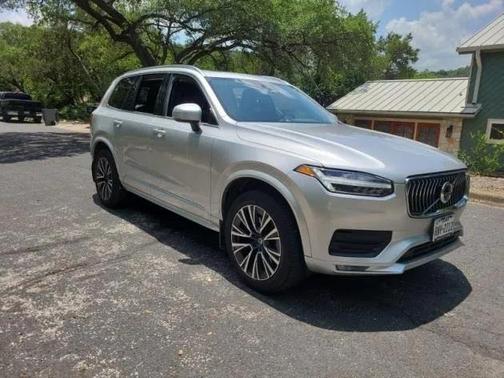 2022 Volvo XC90 T5 Momentum