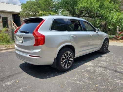 2022 Volvo XC90 T5 Momentum