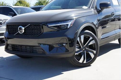 2025 Volvo XC40 B5 Ultra Dark Theme