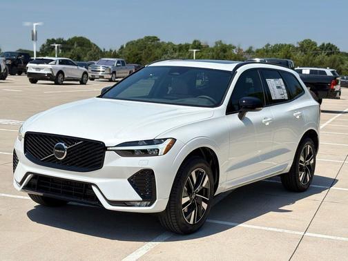 Crystal White 2026 Volvo XC60 B5 Core