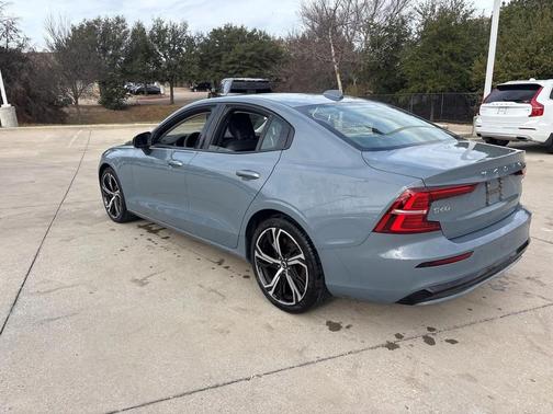 2024 Volvo S60 B5 Dark Theme