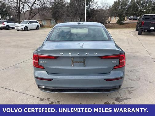 2024 Volvo S60 B5 Dark Theme