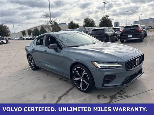 2024 Volvo S60 B5 Dark Theme