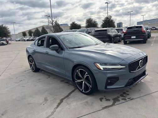 2024 Volvo S60 B5 Dark Theme