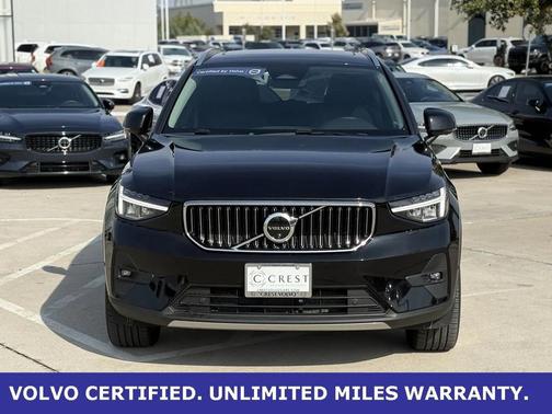 2025 Volvo XC40 B5 Plus Bright Theme