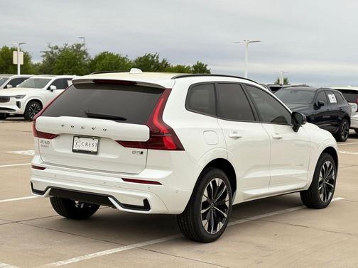 Crystal White 2026 Volvo XC60 B5 Plus
