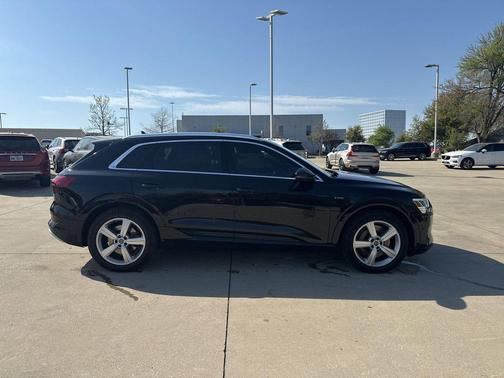 Brilliant Black 2019 Audi e-tron Prestige