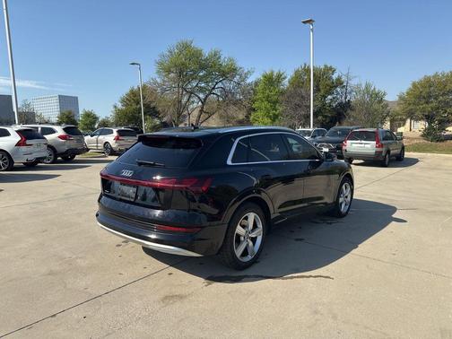 Brilliant Black 2019 Audi e-tron Prestige