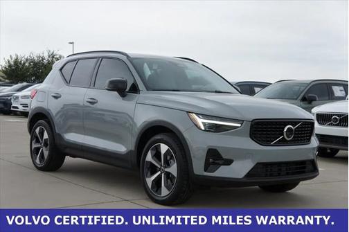 2025 Volvo XC40 B5 Plus Dark Theme