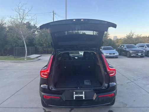 2025 Volvo XC40 B5 Plus Dark Theme