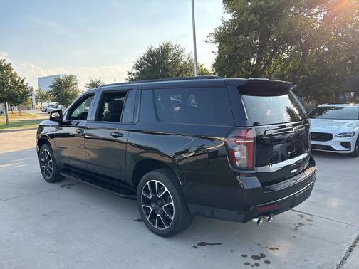 2023 Chevrolet Suburban RST