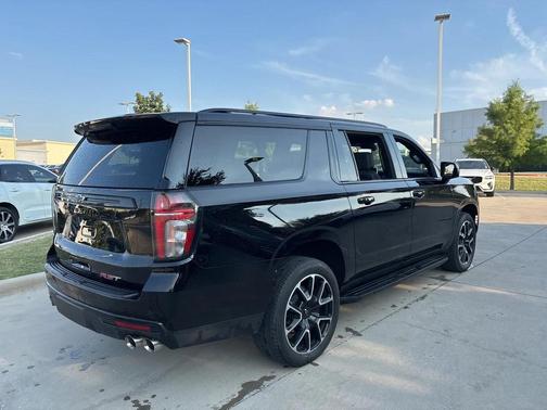 2023 Chevrolet Suburban RST