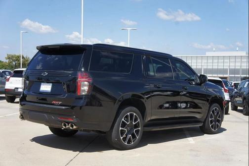 2023 Chevrolet Suburban RST