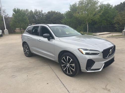 Silver 2024 Volvo XC60 B5 Plus Dark Theme
