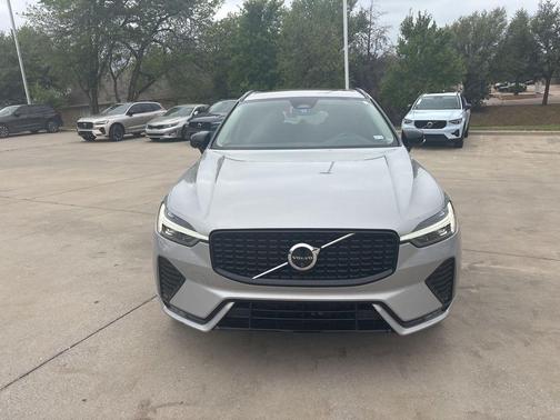 Silver 2024 Volvo XC60 B5 Plus Dark Theme