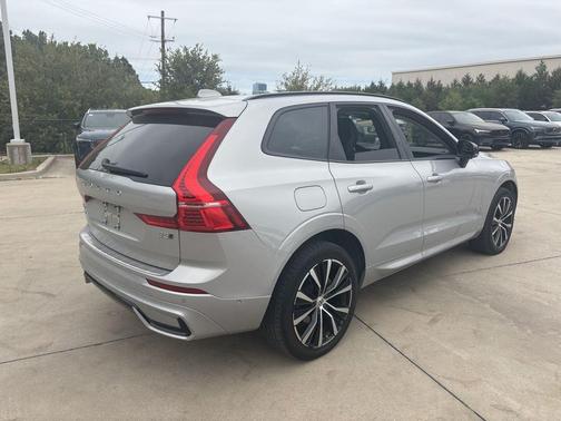 Silver 2024 Volvo XC60 B5 Plus Dark Theme