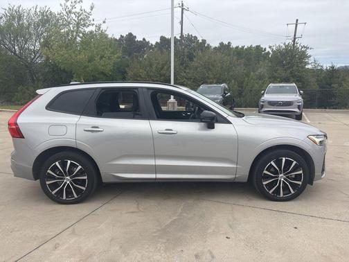Silver 2024 Volvo XC60 B5 Plus Dark Theme