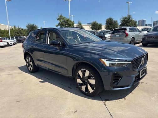 2025 Volvo XC60 Plug-In Hybrid T8 Plus