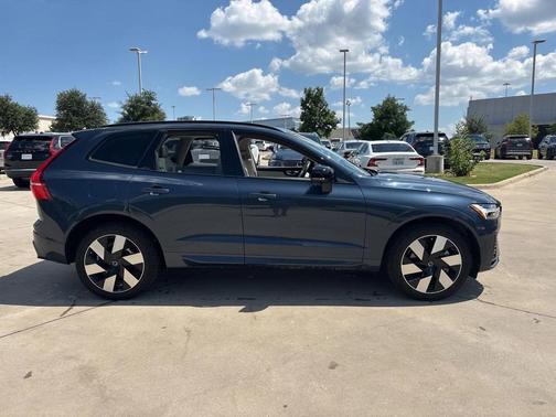 2025 Volvo XC60 Plug-In Hybrid T8 Plus