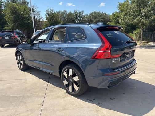 2025 Volvo XC60 Plug-In Hybrid T8 Plus