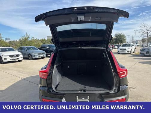 2025 Volvo XC40 B5 AWD