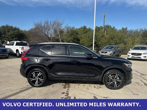 2025 Volvo XC40 B5 AWD