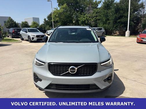 Vapour Gray Metallic 2026 Volvo XC40 B5 Plus