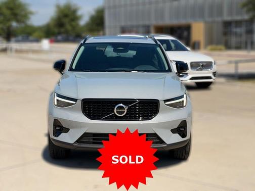 Vapour Gray Metallic 2026 Volvo XC40 B5 Plus