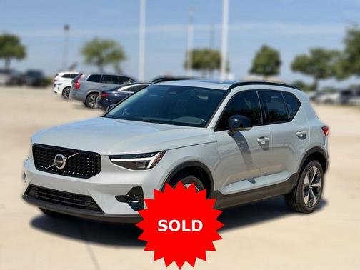 Vapour Gray Metallic 2026 Volvo XC40 B5 Plus