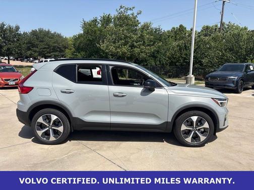Vapour Gray Metallic 2026 Volvo XC40 B5 Plus