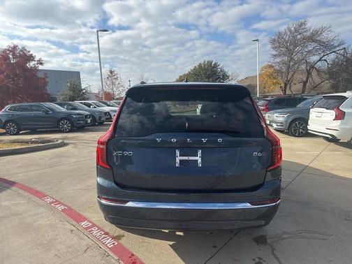 2025 Volvo XC90 B6 Plus 7-Seater