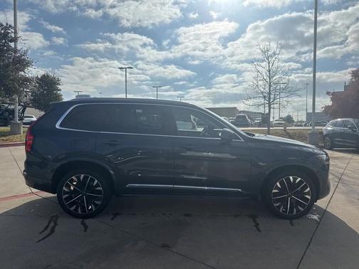 2025 Volvo XC90 B6 Plus 7-Seater