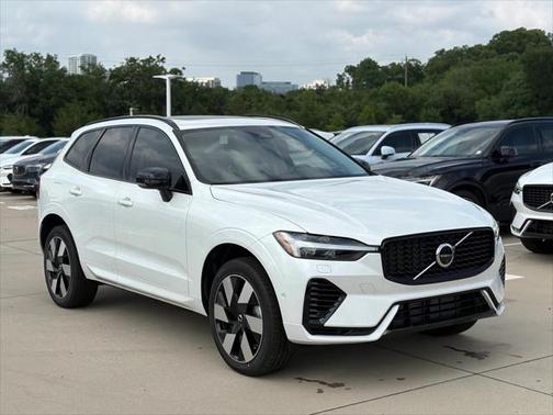 2025 Volvo XC60 Plug-In Hybrid T8 Plus